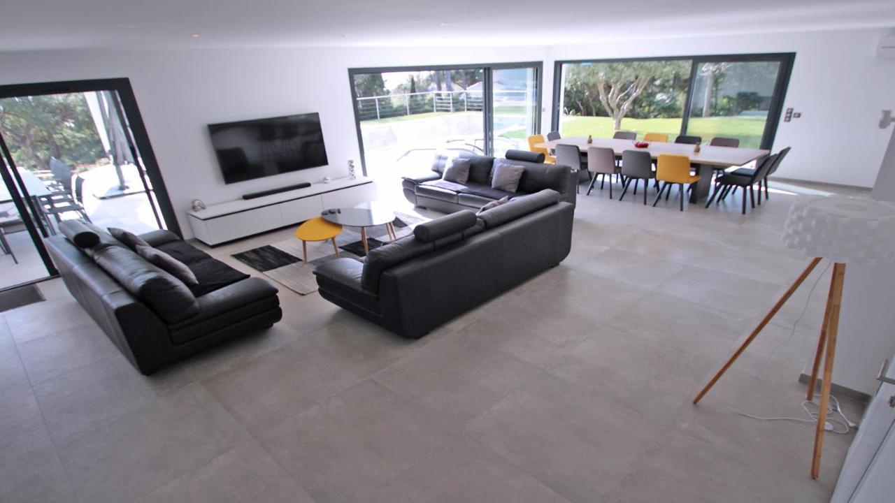 לס איסאמברה Villa Chantoiseau מראה חיצוני תמונה